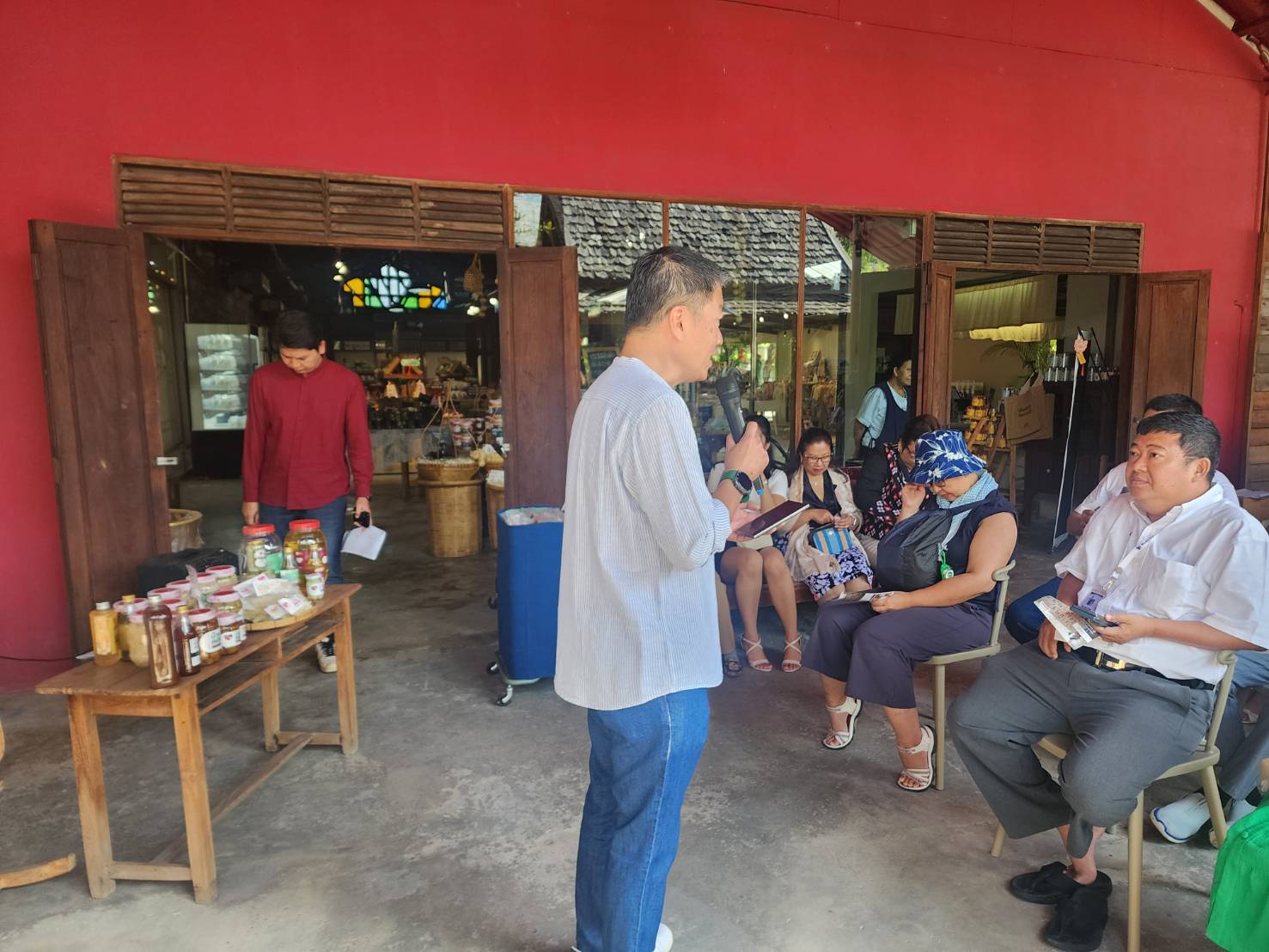 max-height: 80vh; object-fit: cover;